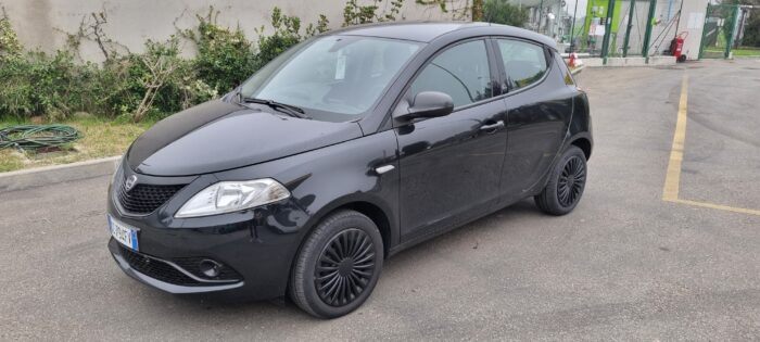 Lancia Ypsilon  1.0 FireFly 5 porte S&S Hybrid Ecochic Silver