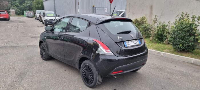 Lancia Ypsilon  1.0 FireFly 5 porte S&S Hybrid Ecochic Silver - immagine 7