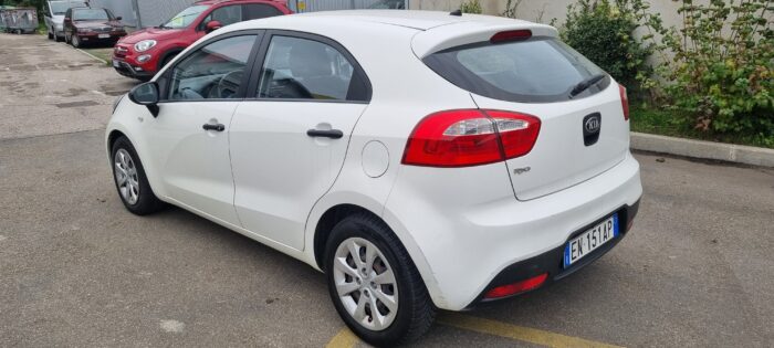 Kia rio - immagine 4